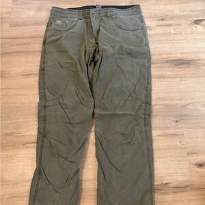 Kuhl Men's Cargo Pants in Olive